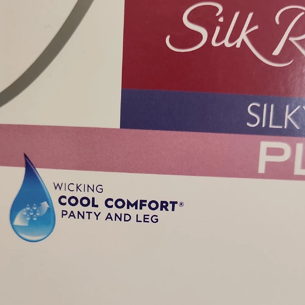 Hanes Silk Reflections Silky‎ Sheer Control Top Pantyhose Size 4/5+ Barely Black